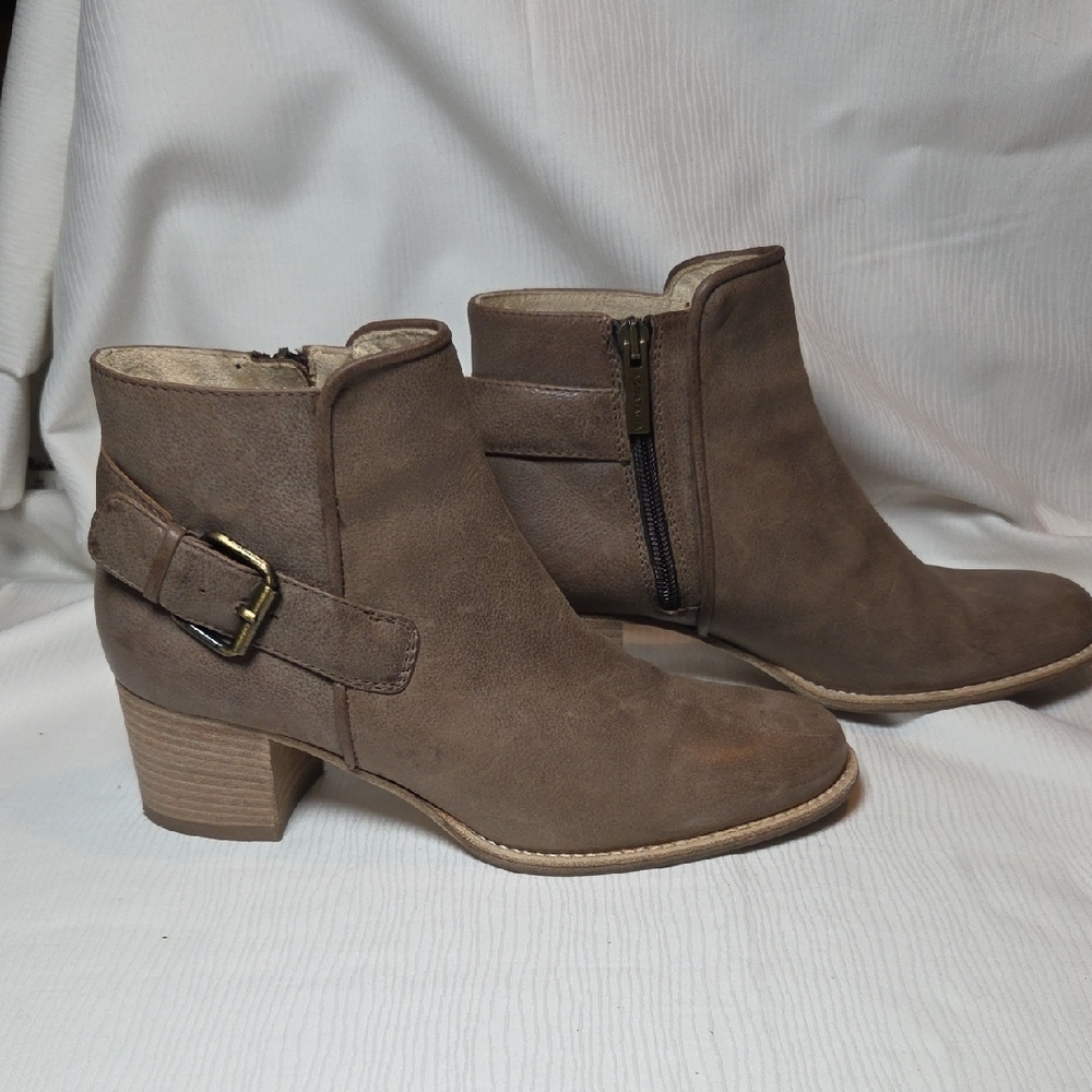 Aquatalia Taupe Ankle Booties with Buckle/Tan Sz 7 1/2.